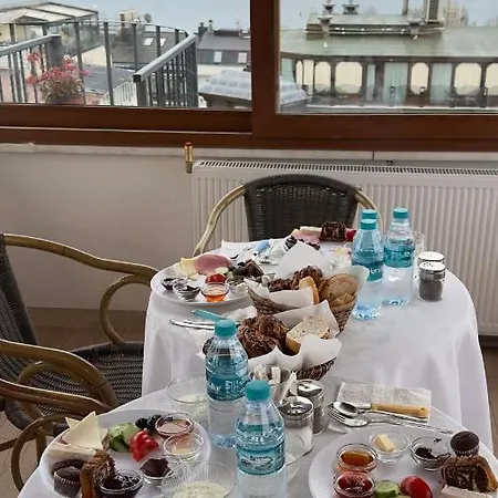Terrace 4*